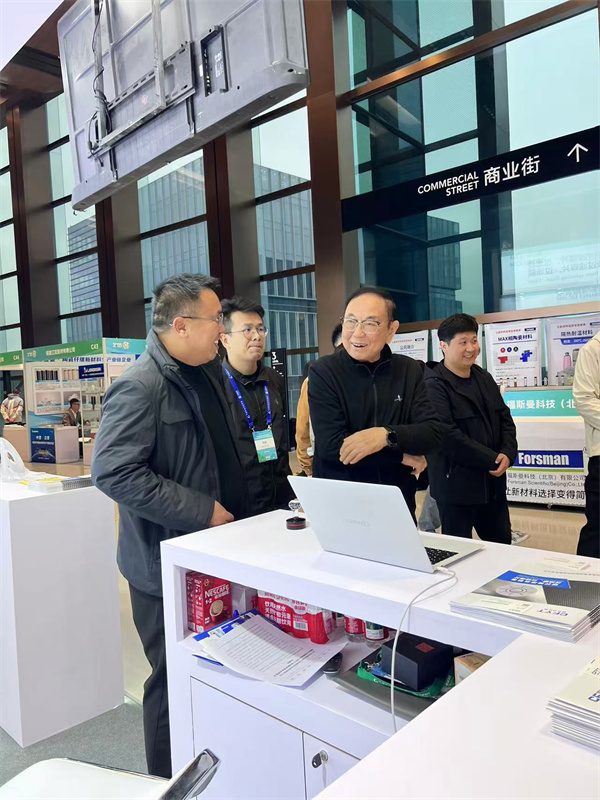 杜善義院士蒞臨菲優特展位，贊譽其在復合材料過濾領域新貢獻